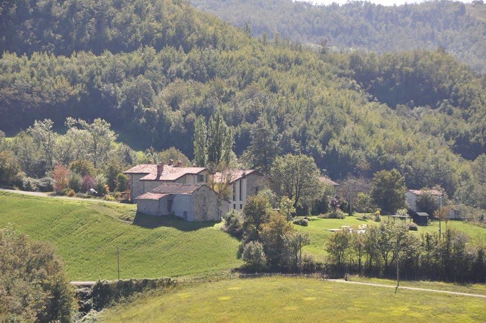 Borgo Pianello Holiday Homes And Winery Lizzano In Belvedere Bagian luar foto