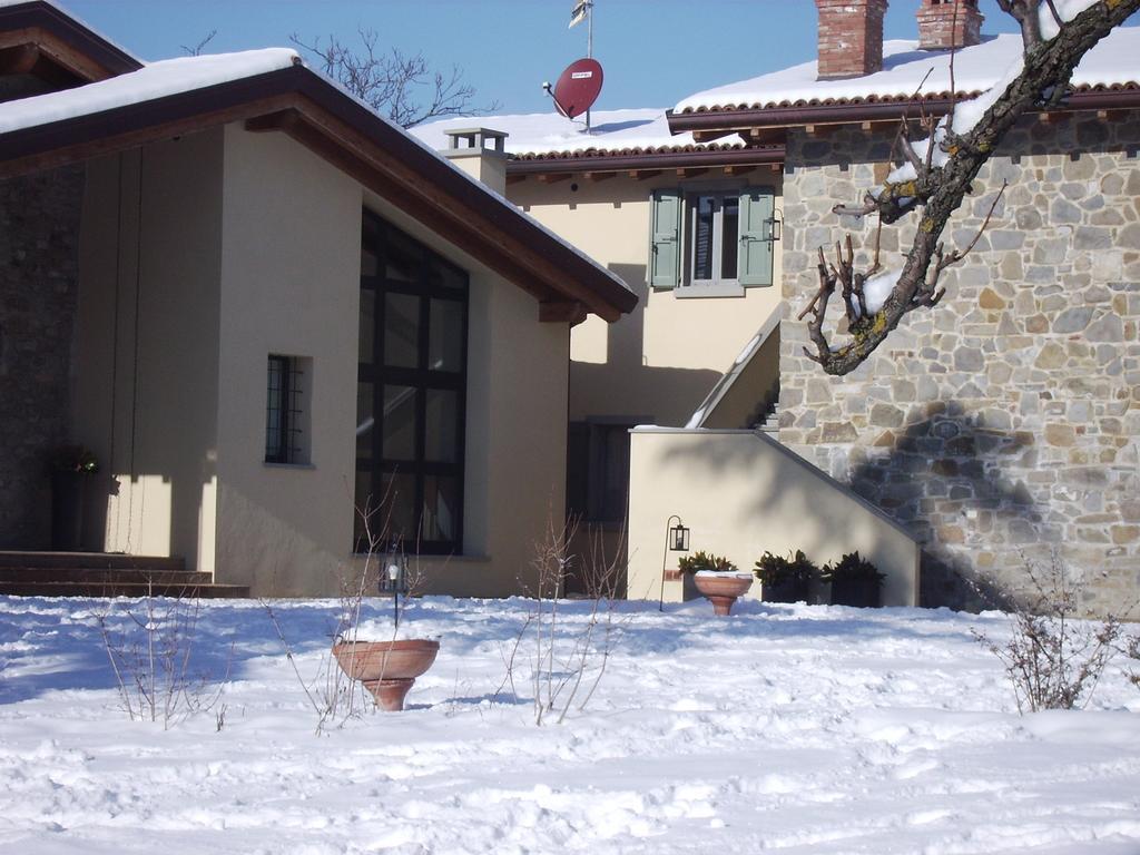 Borgo Pianello Holiday Homes And Winery Lizzano In Belvedere Bagian luar foto